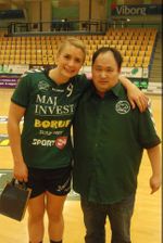 Isabelle Gulldén og jeg
Efter den 1. bronzefinale mellem VHK og Tvis i sæsonen 2014/15
Fotograf: Mogens Frederiksen
